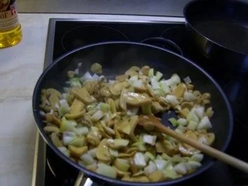 Rezept: Räuber-Pilz-Topf mit Buletten Bild Nr. 4 Räuber-Pilz-Topf mit Buletten - Rezept - Bild Nr. 4