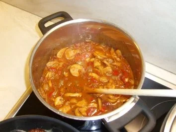 Rezept: Räuber-Pilz-Topf mit Buletten Bild Nr. 6 Räuber-Pilz-Topf mit Buletten - Rezept - Bild Nr. 6