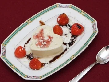 Eis-Soufflé mit Cassis (Peter Nottmeier) - Rezept