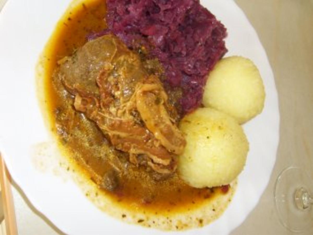 Rouladen mit Rotkohl und Klößen - einfach - 73 kcal/100g