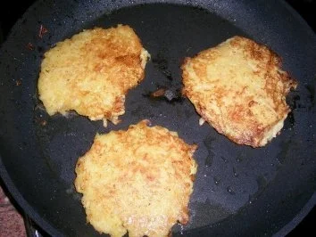 Schweinefilet in Zitronenzesten mit Baby-Möhrchen und Chicorée sowie Parmagiano-Rösti - Rezept - Bild Nr. 8