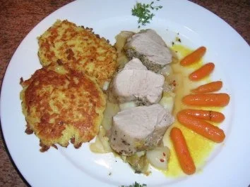 Schweinefilet in Zitronenzesten mit Baby-Möhrchen und Chicorée sowie Parmagiano-Rösti - Rezept - Bild Nr. 11