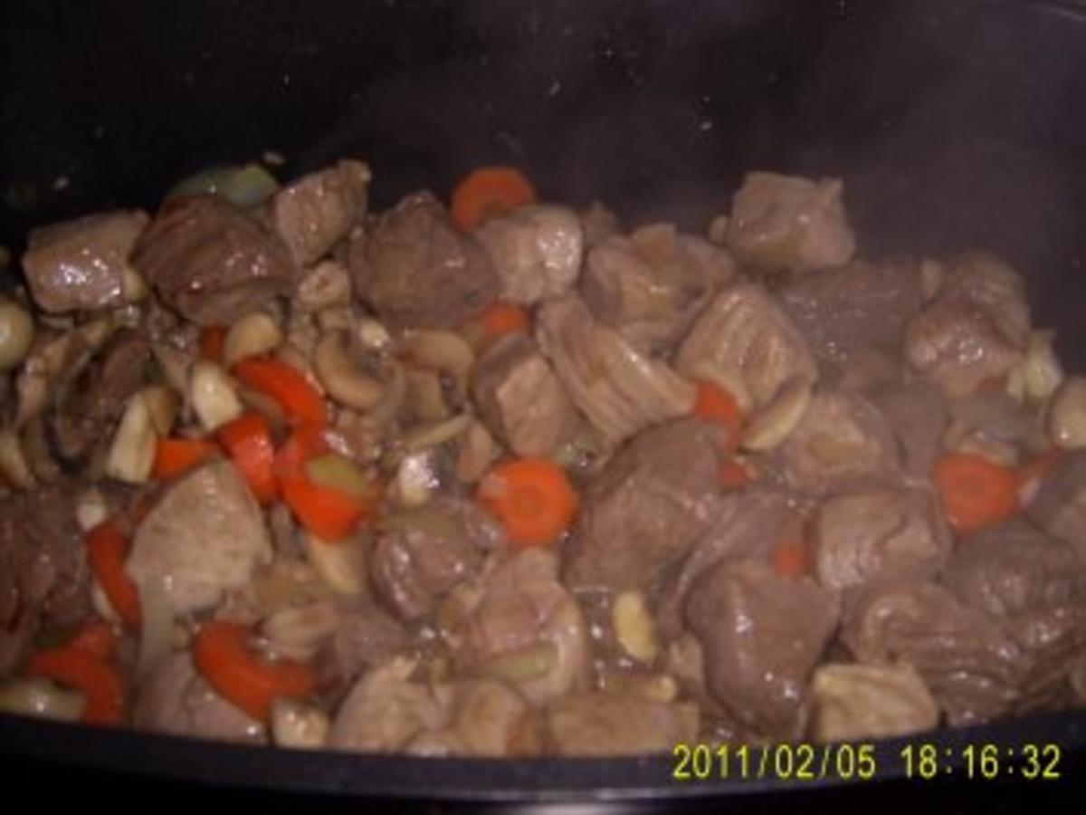 Gulasch Burgunder Art - einfach - 129 kcal/100g