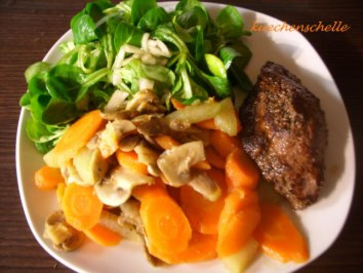Pfeffersteak vom Rind mit glasiertem Gemüse - Rezept - kochbar.de
