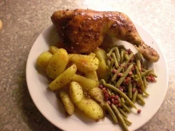 Hähnchenschenkel mit Speckbohnen und Kartoffelrösti - Rezept - Bild Nr. 8