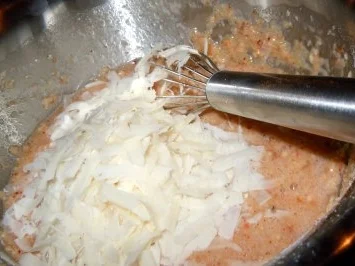 Hähnchenbrust in Kardamom-Parmesan-Hülle auf Tomatensauce und Reis - Rezept - Bild Nr. 4