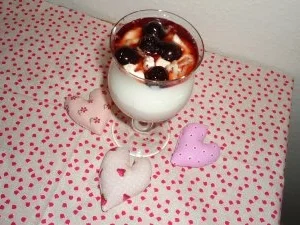 Stracciatella- Quarkcreme mit Amarenakirschen - Rezept