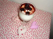 Stracciatella- Quarkcreme mit Amarenakirschen - Rezept