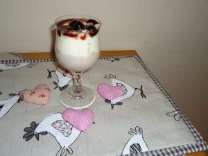 Stracciatella- Quarkcreme mit Amarenakirschen - Rezept - Bild Nr. 2
