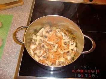 Rezept: Schnitzel mit Jägersoße Bild Nr. 4 Schnitzel mit Jägersoße - Rezept - Bild Nr. 4