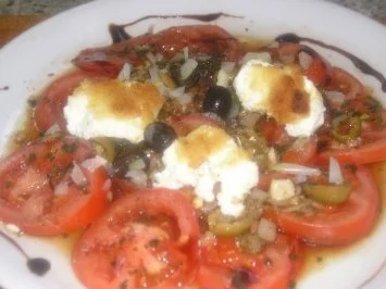 Paradeisersalat mit gratiniertem Ziegenkäse - Rezept