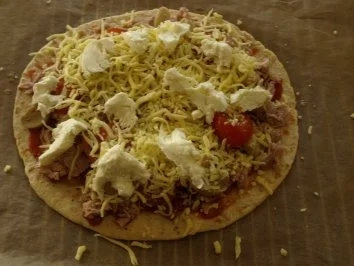 Rezept: Tortilla Pizza Tonno-Funghi Bild Nr. 6 Tortilla Pizza Tonno-Funghi - Rezept - Bild Nr. 6