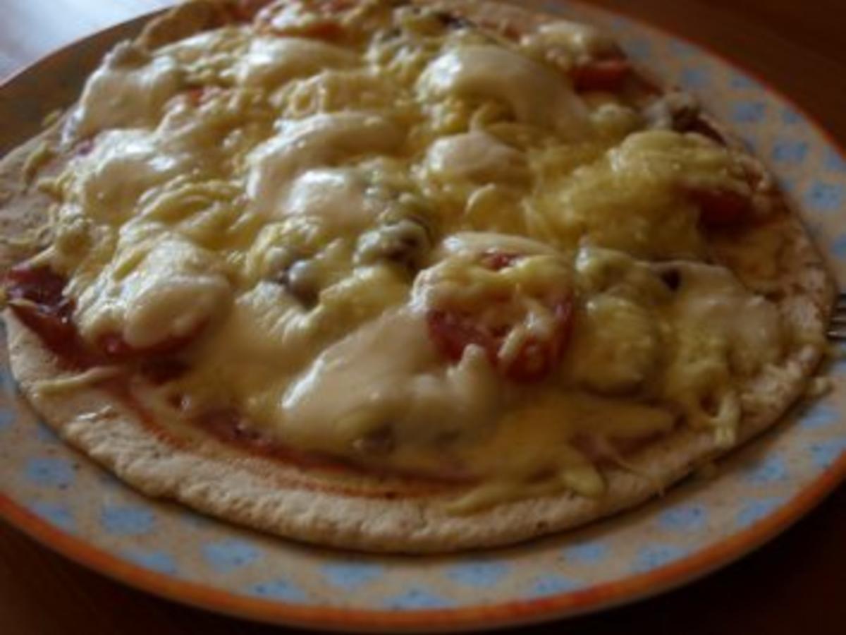 Tortilla Pizza vegetarisch - Rezept mit Bild - kochbar.de