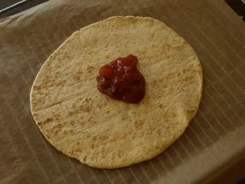 Rezept: Tortilla Pizza vegetarisch Bild Nr. 3 Tortilla Pizza vegetarisch - Rezept - Bild Nr. 3