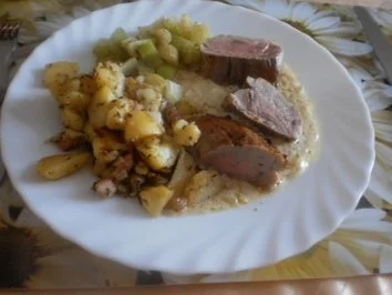 Schweinefilet in Crème-fraîche-Sauce mit Selleriegemüse - Rezept