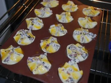 Mini-Tarteletts mit roten Zwiebeln und Schafskäse - Rezept - Bild Nr. 3