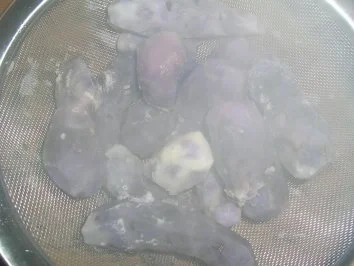 Rezept: Schweinestaeks mit blauen Kartoffel-Trüffel-Püree und Chorizo-Paprika-Sauce Bild Nr. 3 Schweinestaeks mit blauen Kartoffel-Trüffel-Püree und Chorizo-Paprika-Sauce - Rezept - Bild Nr. 3