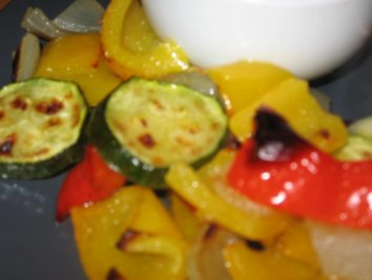Balkan-Hackspieße mit gegrilltem Gemüse und Joghurt- Wasabi-Dip - Rezept - Bild Nr. 4