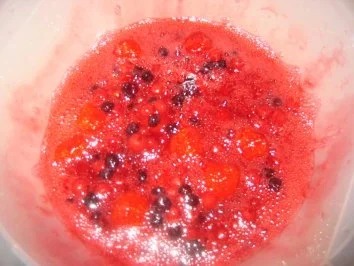 Rezept: Gratinierte Creme mit Beeren Bild Nr. 3 Gratinierte Creme mit Beeren - Rezept - Bild Nr. 3