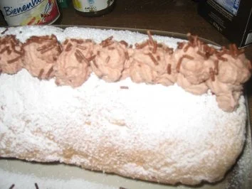 Rezept: Backwaren: Kirsch - Schokorolle Bild Nr. 2 Backwaren: Kirsch - Schokorolle - Rezept - Bild Nr. 2