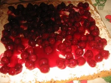 Rezept: Backwaren: Kirsch - Schokorolle Bild Nr. 5 Backwaren: Kirsch - Schokorolle - Rezept - Bild Nr. 5