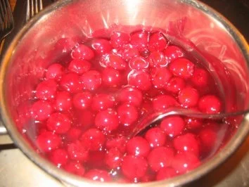 Rezept: Backwaren: Kirsch - Schokorolle Bild Nr. 7 Backwaren: Kirsch - Schokorolle - Rezept - Bild Nr. 7