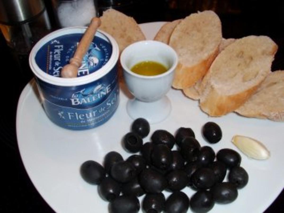 Dips und Saucen: Oliventapenade auf Crostini - Rezept - Bild Nr. 2