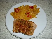 Rezept: Lachsfilet mit Tomatenpasta Lachsfilet mit Tomatenpasta - Rezept