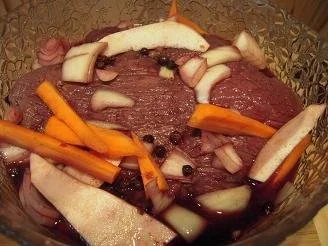 Hirschkeulenbraten mit Rotweinbirne - Rezept - Bild Nr. 2