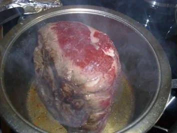 Roastbeef zum Abendbrot mit Bratkartoffeln und Zwiebelbrot - Rezept - Bild Nr. 3