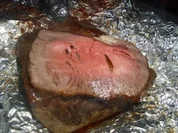 Roastbeef zum Abendbrot mit Bratkartoffeln und Zwiebelbrot - Rezept