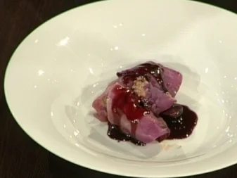 Rezept: Rotkrautwickel mit Fasan auf Traubenjus Rotkrautwickel mit Fasan auf Traubenjus - Rezept