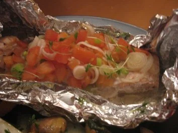 Rezept: Tomaten-Lachs im Päckchen mit Schwenkgemüse Bild Nr. 3 Tomaten-Lachs im Päckchen mit Schwenkgemüse - Rezept - Bild Nr. 3