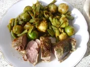 Entenbrust mit lauwarmen Rosenkohlsalat...frei nach Tim Mälzer - Rezept