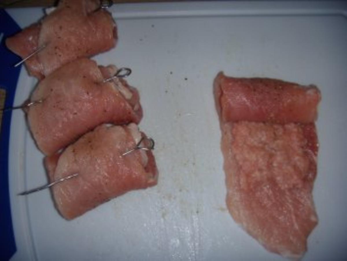 Schweineröllchen mit gedünsteten Zwiebel in Sahnesoße - Rezept - Bild Nr. 3