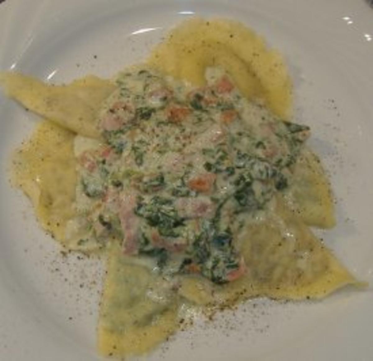 Ravioli mit Käse-Mandelfüllung und Spinat-Schinken-Sauce - Rezept Durch
golfvornholz