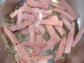 Rezept: Ravioli mit Käse-Mandelfüllung und Spinat-Schinken-Sauce Bild Nr. 4 Ravioli mit Käse-Mandelfüllung und Spinat-Schinken-Sauce - Rezept - Bild Nr. 4