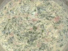 Rezept: Ravioli mit Käse-Mandelfüllung und Spinat-Schinken-Sauce Bild Nr. 5 Ravioli mit Käse-Mandelfüllung und Spinat-Schinken-Sauce - Rezept - Bild Nr. 5