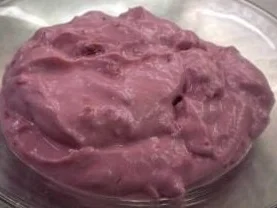 Rezept: Quarkspeise mit Schattenmorellen und einem Schuß ............ Quarkspeise mit Schattenmorellen und einem Schuß ............ - Rezept