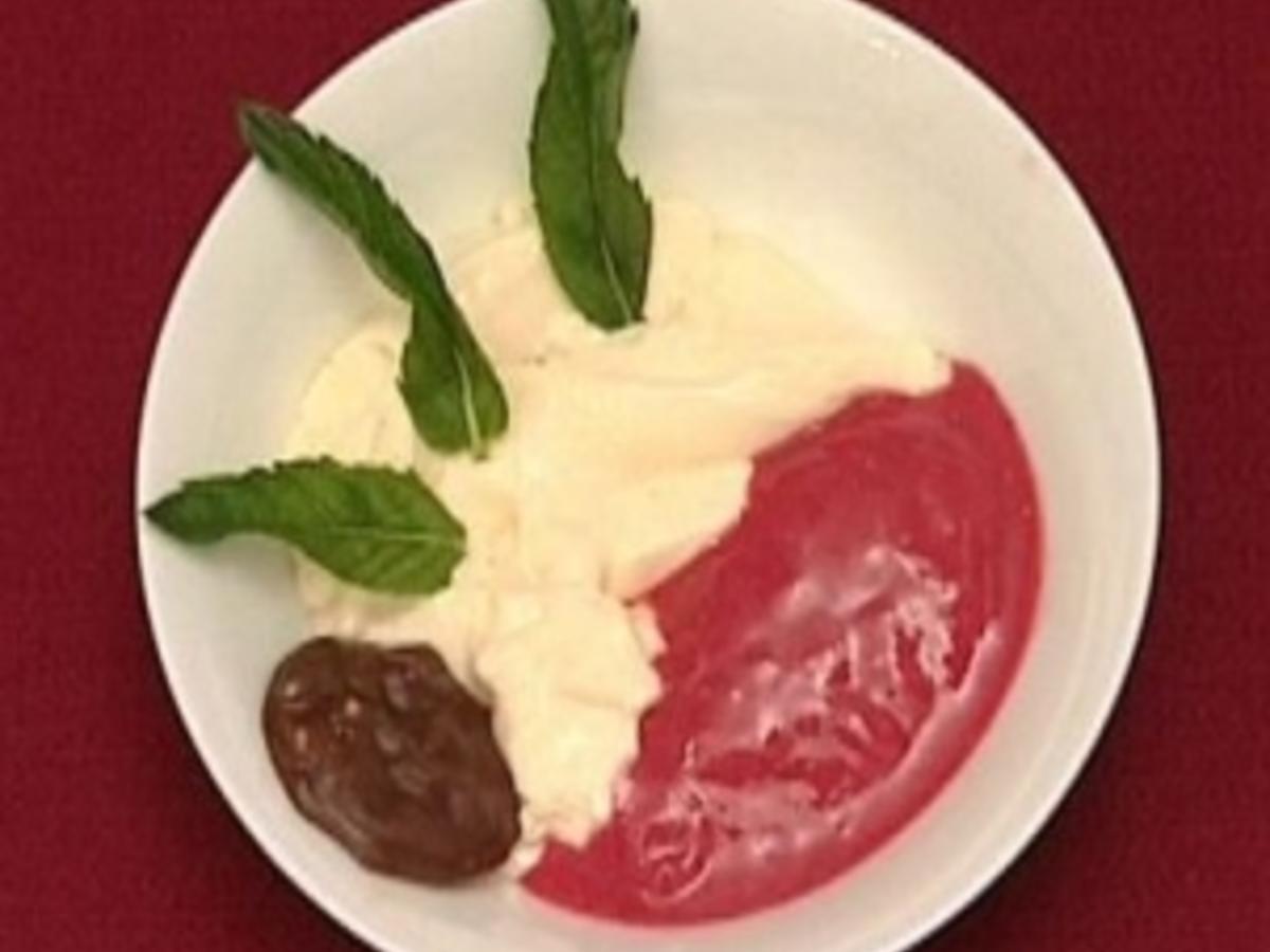 Bayerische Creme an Himbeersorbet mit Blockmalzhippen (Elli Erl ...