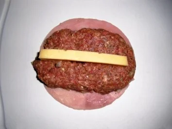 Rezept: Schinken- Hackfleischrollen mit weichem Käsekern Bild Nr. 4 Schinken- Hackfleischrollen mit weichem Käsekern - Rezept - Bild Nr. 4