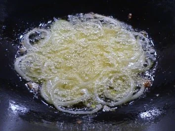 Röstzwiebeln aus dem Wok - Rezept