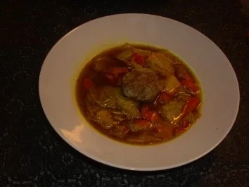 Eintöpfe: Kohltopf mit Hackklöschen - Rezept