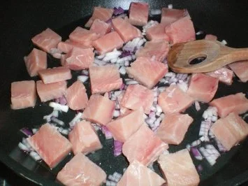 Rezept: Bandnudeln mit Lachs- Champinons- Soße Bandnudeln mit Lachs- Champinons- Soße - Rezept