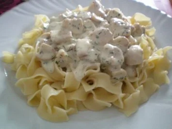 Rezept: Bandnudeln mit Lachs- Champinons- Soße Bild Nr. 4 Bandnudeln mit Lachs- Champinons- Soße - Rezept - Bild Nr. 4