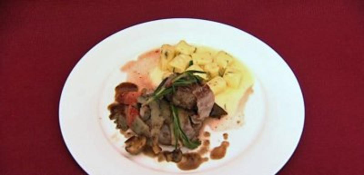 Rinderfilet im Speckmantel mit Gnocchi und sautierten Pilzen (Mati ...