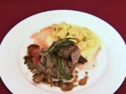Rinderfilet im Speckmantel mit Gnocchi und sautierten Pilzen (Mati Gavriel) - Rezept