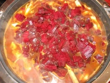 Rezept: Borschtsch mit Meerrettichsahne Bild Nr. 11 Borschtsch mit Meerrettichsahne - Rezept - Bild Nr. 11