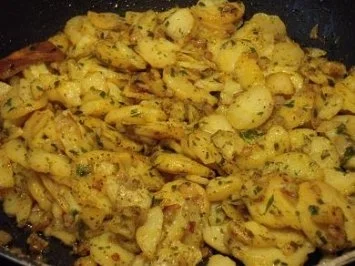 Bratkartoffeln mit Sülze und bunter Salatschüssel - Rezept - Bild Nr. 5