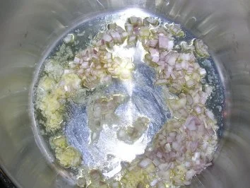 Rezept: Seeteufelfilet unter der Macadamiakruste mit Orangen-Safran-Perlgraupenrisotto Bild Nr. 8 Seeteufelfilet unter der Macadamiakruste mit Orangen-Safran-Perlgraupenrisotto - Rezept - Bild Nr. 8